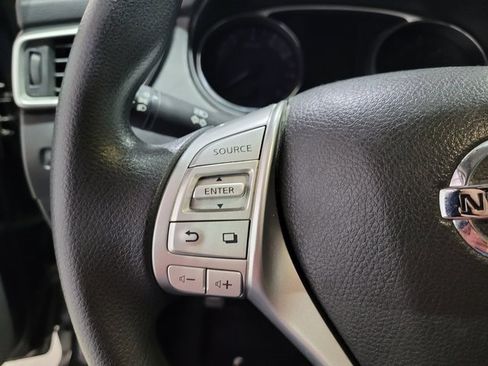 Used 2016 Nissan Rogue SV image 24