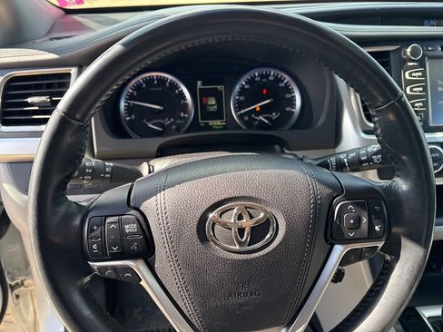 Used 2017 Toyota Highlander Limited image 15