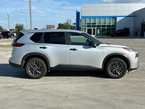Used 2024 Nissan Rogue S FWD image 6