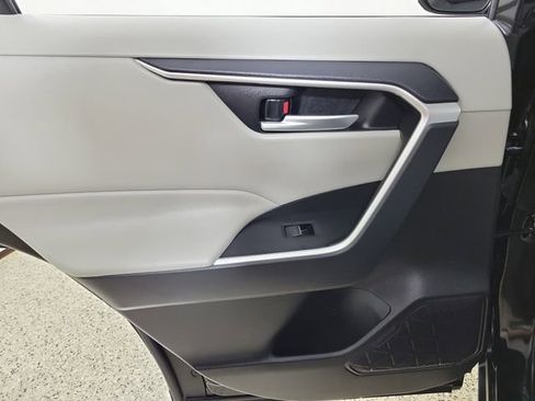 Used 2025 Toyota RAV4 XLE w/ Convenience Package FWD image 14