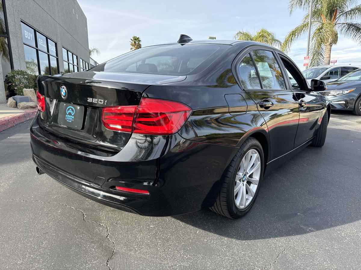 Used 2018 BMW 320i Sedan RWD image 9