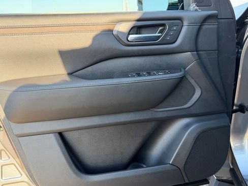 New 2026 Nissan Armada SL w/ Captain's Chari Seat Package image 18