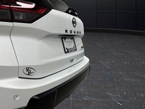 Used 2025 Nissan Rogue SV w/ Rock Creek Premium Package image 32