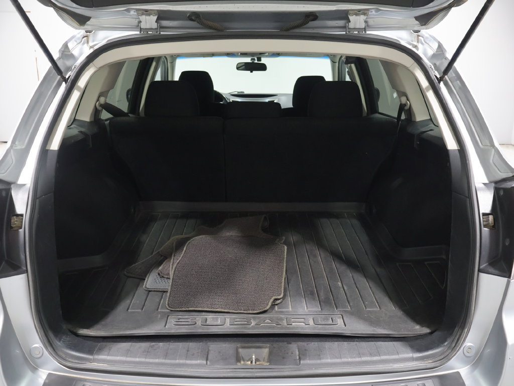 Used 2013 Subaru Outback 2.5i Premium w/ All-Weather Pkg AWD/4WD image 11