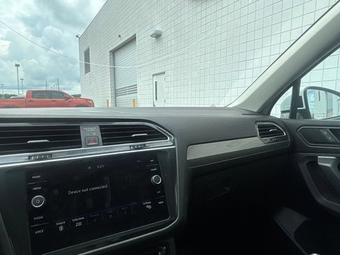 Used 2020 Volkswagen Tiguan SE FWD image 15