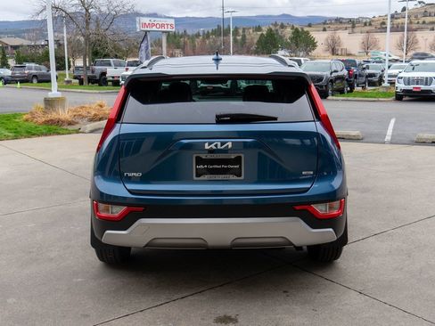 Certified 2025 Kia Niro EX image 6