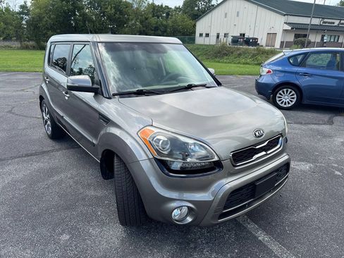 Used 2013 Kia Soul ! FWD image 9