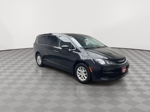 Used 2019 Chrysler Pacifica LX image 29