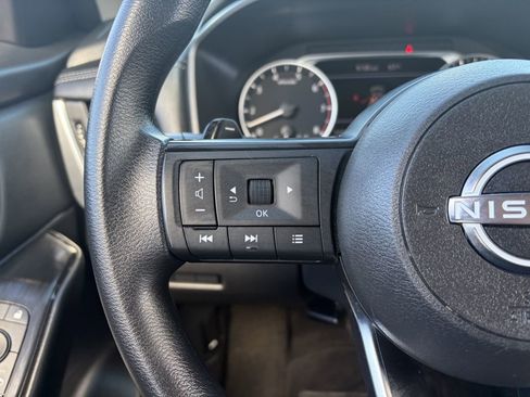 Used 2024 Nissan Rogue S image 25