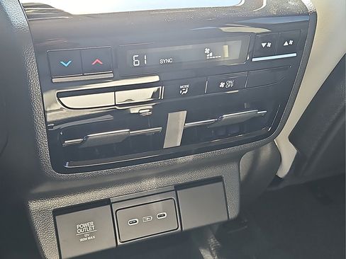 Used 2026 Acura MDX w/ Technology Package FWD image 13