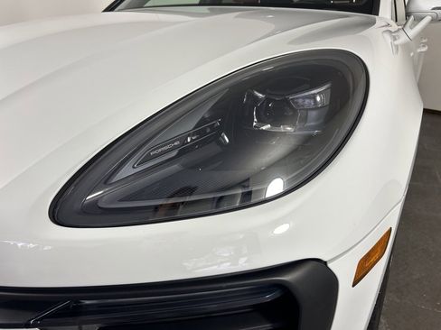 Certified 2023 Porsche Macan Turbo image 16