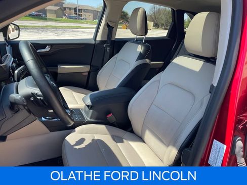 Used 2020 Ford Escape Titanium w/ Titanium Premium Package 2.0 AWD/4WD image 10