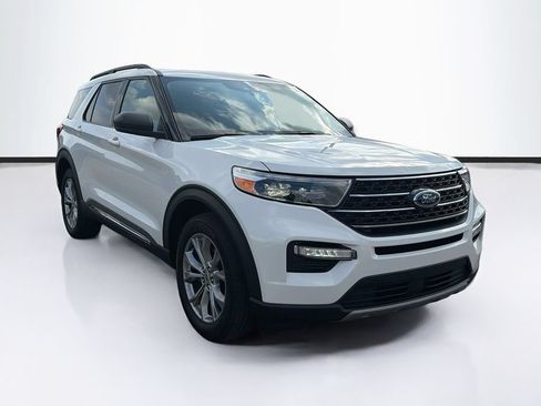 Used 2024 Ford Explorer XLT w/ Equipment Group 202A AWD/4WD image 3