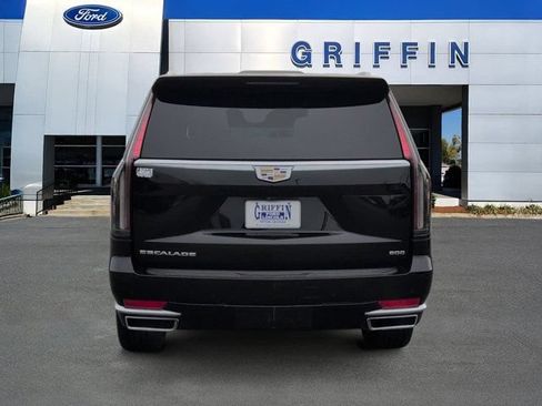 Used 2021 Cadillac Escalade ESV Premium Luxury w/ LPO, Illumination Package AWD/4WD image 8
