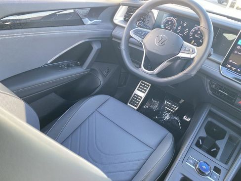 New 2026 Volkswagen Tiguan SE R-Line image 10