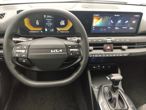 Used 2025 Kia K4 FWD image 22