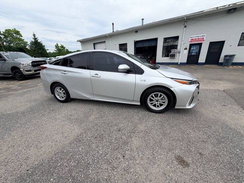 Used 2020 Toyota Prius Prime XLE FWD image 19