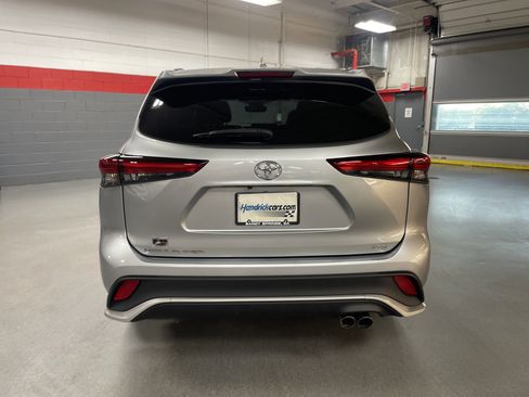 Certified 2023 Toyota Highlander XSE image 9