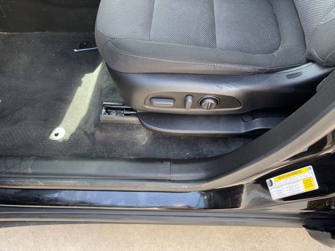 Used 2023 Chevrolet Traverse LT w/ Rear Camera Mirror Package AWD/4WD image 12