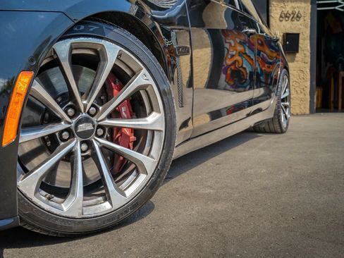 Used 2018 Cadillac CTS V w/ Luxury Package RWD image 9