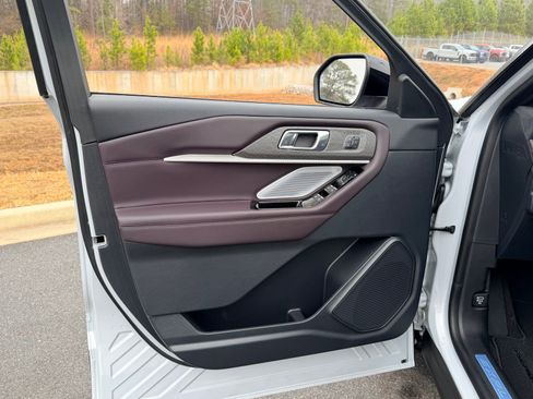 New 2026 Ford Explorer Platinum image 28