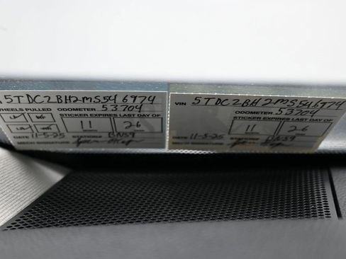 Used 2021 Toyota Highlander L image 10