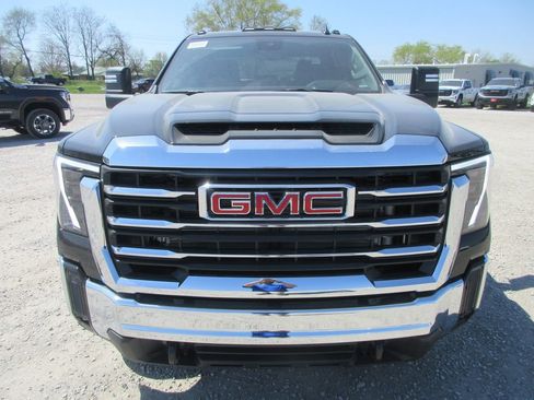 New 2026 GMC Sierra 2500 SLE w/ SLE Value Package; AWD/4WD image 12