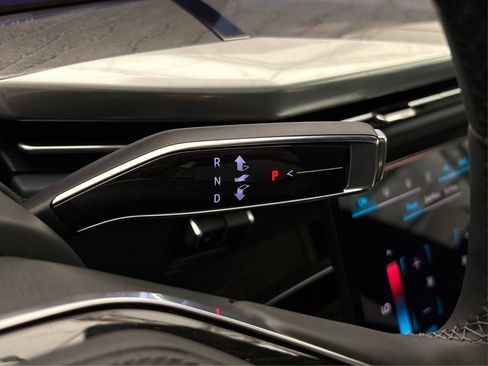 New 2025 Cadillac Escalade IQ Luxury 2 w/ LPO, Radiant Package image 19