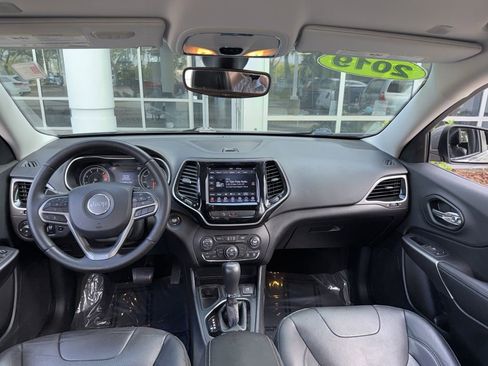 Used 2019 Jeep Cherokee Limited image 11