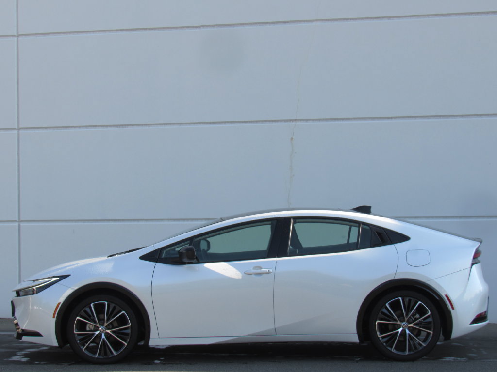 Certified 2025 Toyota Prius XLE FWD image 4