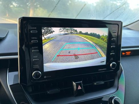 Used 2021 Toyota Corolla LE w/ Carpet Mat Package (TMS) image 23