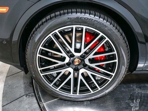 New 2026 Porsche Cayenne S AWD/4WD image 14