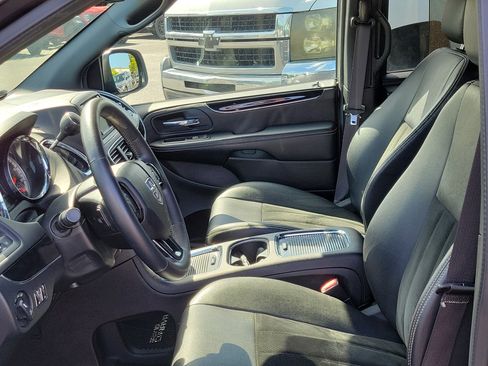 Used 2016 Dodge Grand Caravan SXT FWD image 23