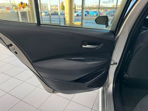 Used 2020 Toyota Corolla LE image 42