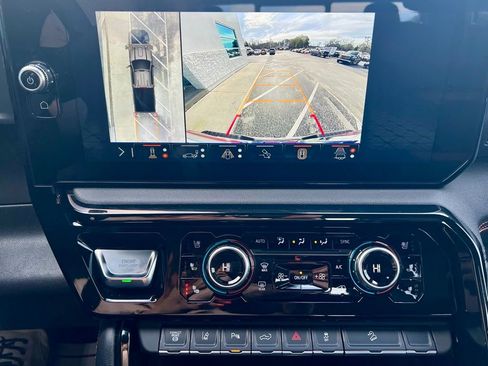 Used 2025 GMC Sierra 2500 AT4 w/ AT4 Premium Plus Package image 17