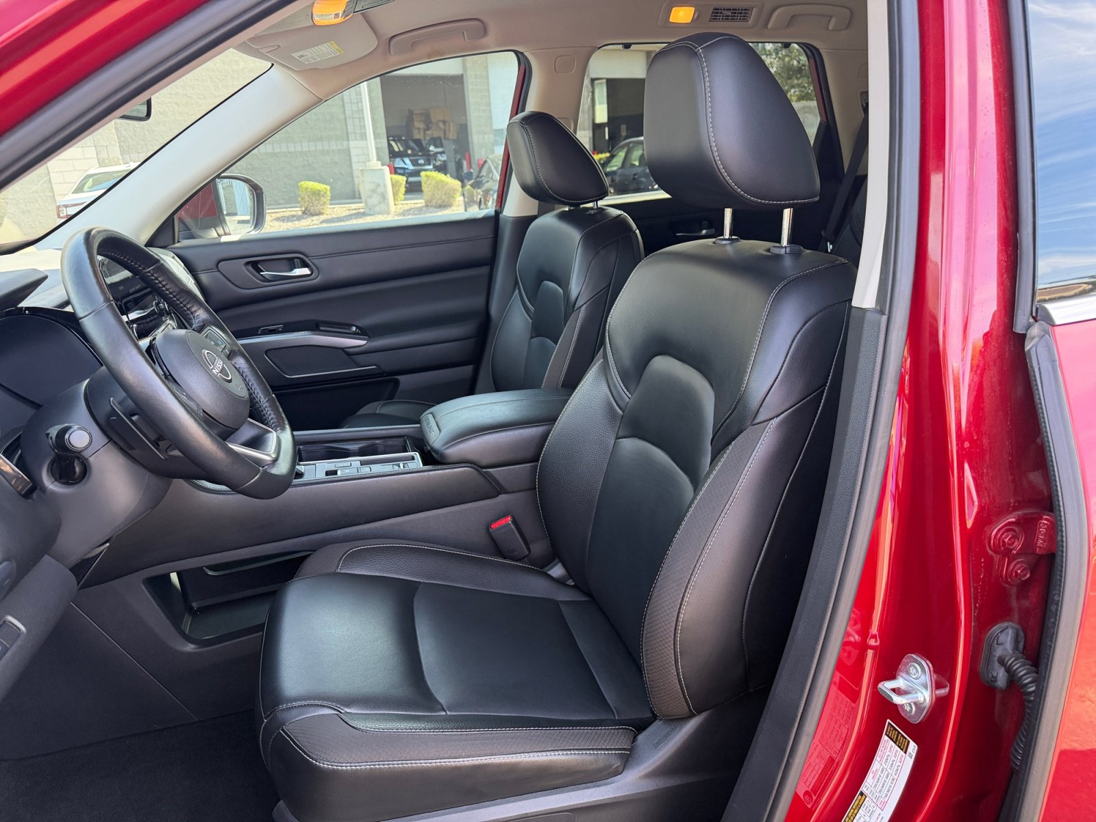 Used 2023 Nissan Pathfinder SL w/ Lighting Package (N92) FWD image 15