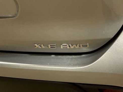 Used 2022 Toyota Highlander XLE AWD/4WD image 29