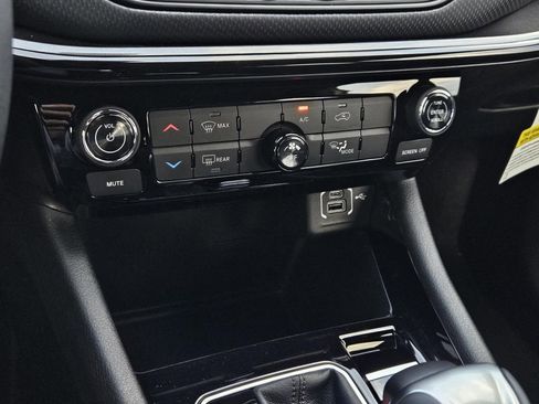 New 2026 Jeep Compass Latitude image 20