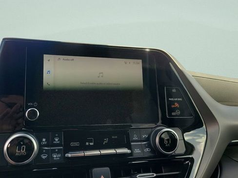 Used 2023 Toyota Highlander LE image 21