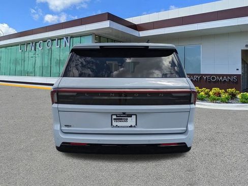 New 2025 Lincoln Navigator Reserve image 5
