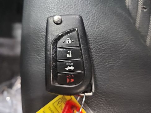 Used 2020 Toyota Camry SE image 30