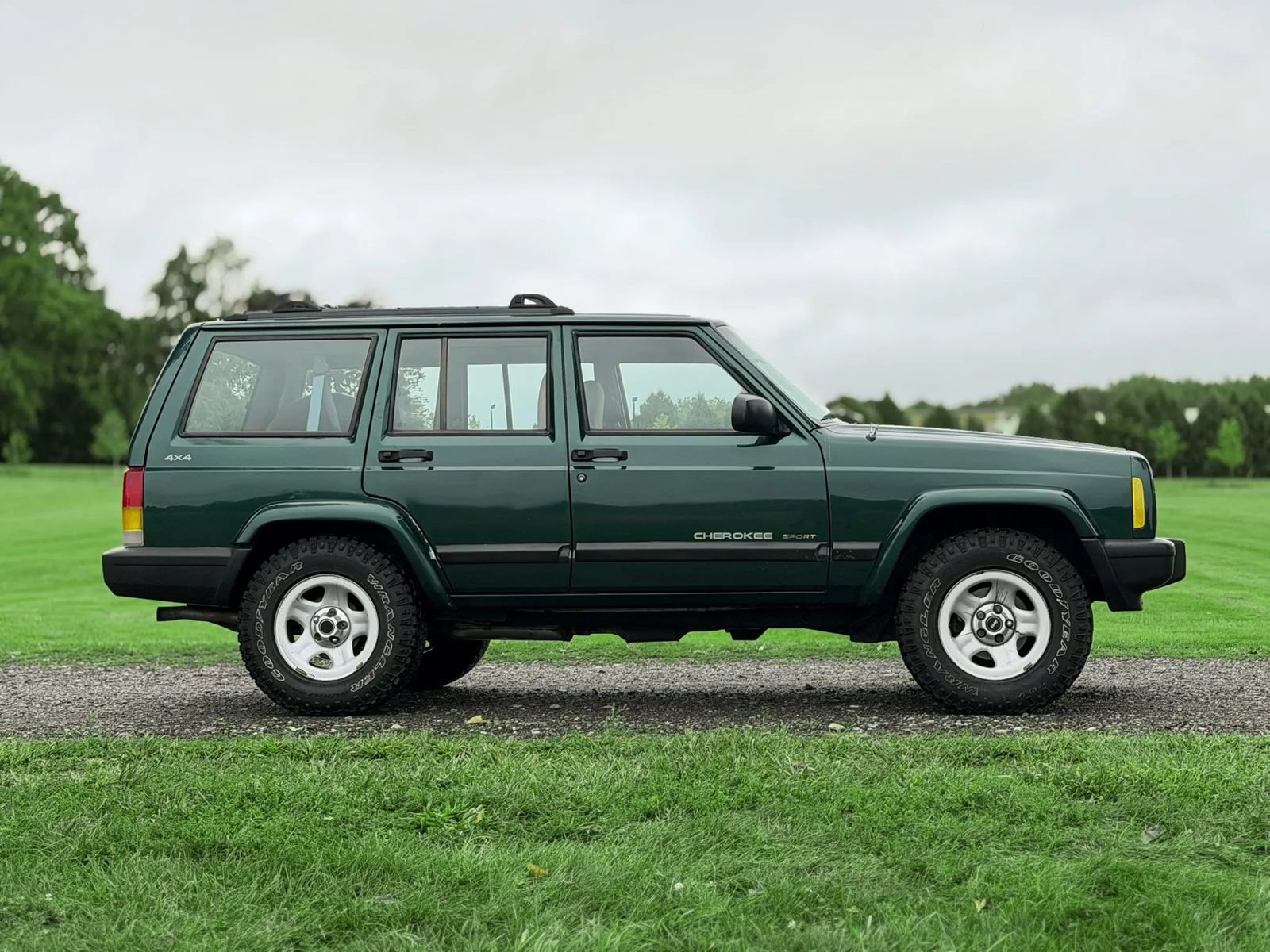Used 1999 Jeep Cherokee 4WD 4-Door image 5