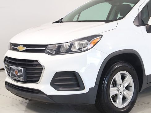 Used 2019 Chevrolet Trax LS AWD/4WD image 28