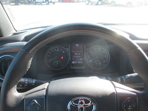 Used 2023 Toyota Tacoma TRD Off-Road w/ TRD Premium Off Road Package image 31
