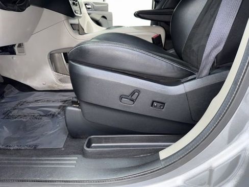 Used 2019 Dodge Grand Caravan SXT FWD image 5