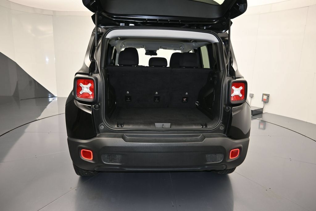 Used 2023 Jeep Renegade Latitude AWD/4WD image 24