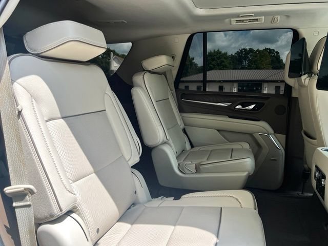 Used 2021 GMC Yukon Denali w/ Denali Premium Package AWD/4WD image 24