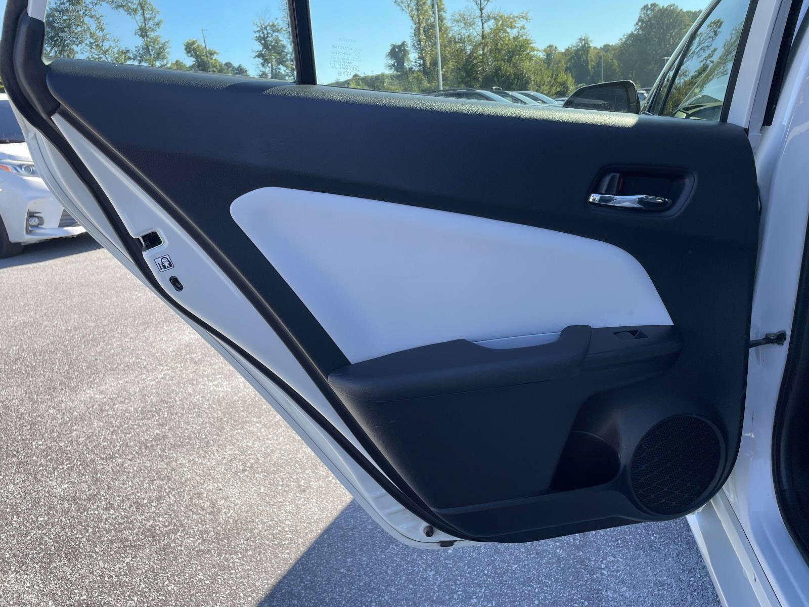 Used 2019 Toyota Prius LE FWD image 2