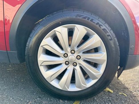 Used 2020 Land Rover Discovery Sport SE image 9