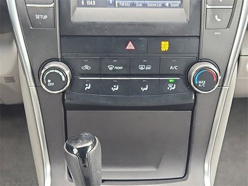 Used 2017 Toyota Camry LE image 17